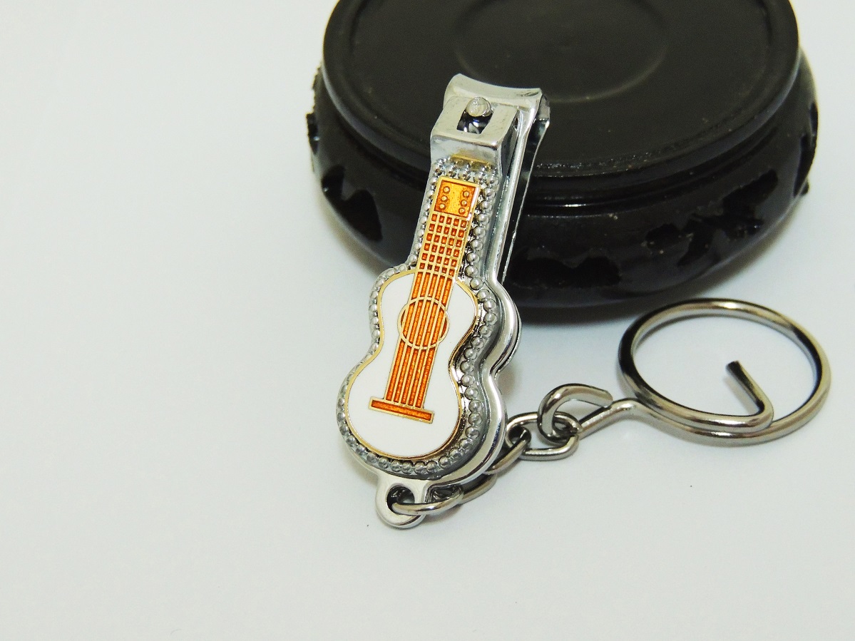 Cloisonne guitar shaped nail clipper & key chain